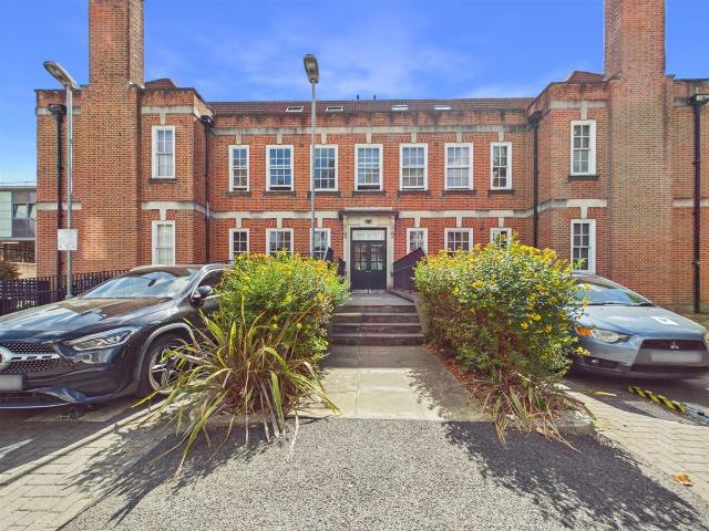Apartment for rent in London Borough of Croydon, Purley