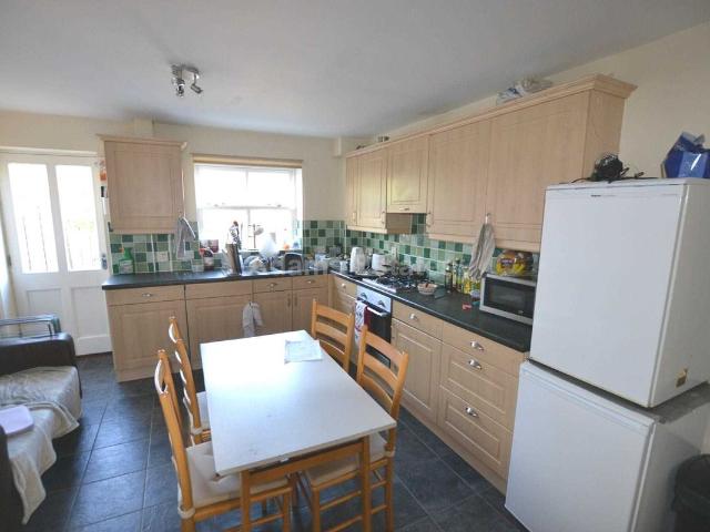 House for rent in Newtown, Reading
