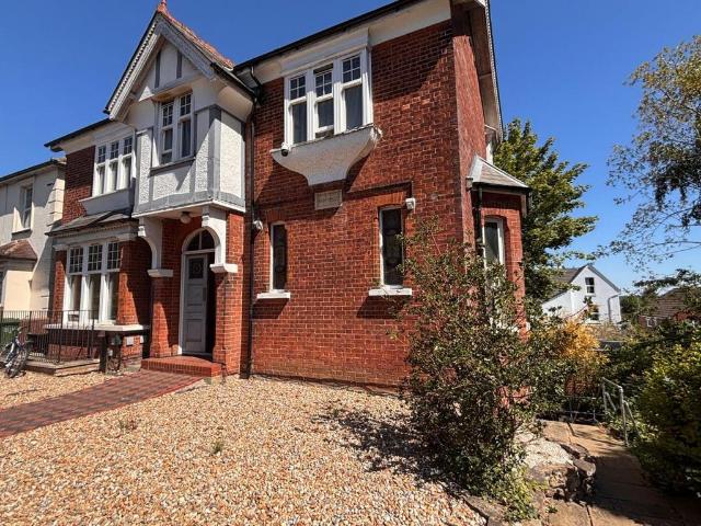 Apartment for rent in Red Hill, Surrey