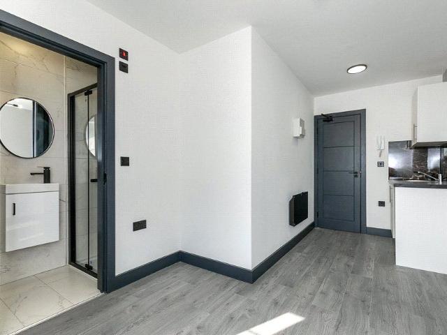 Room for rent in Redhill, Reigate and Banstead