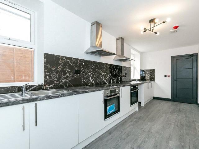 Room for rent in Redhill, Reigate and Banstead