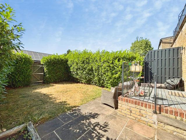 Apartment for rent in London Borough of Croydon, Waddon