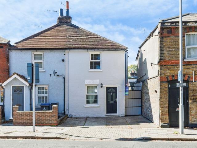 House for rent in Seething Wells, Greater London