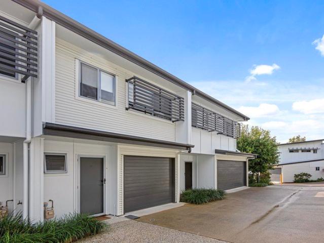 Townhouse for sale in Kings Creek, Queensland