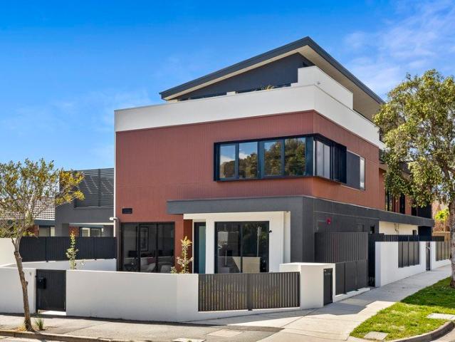 Townhouse for rent in Hampton, Melbourne