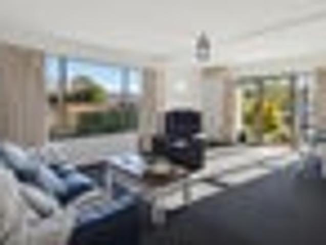 Apartment for sale in Chaslands, Canterbury