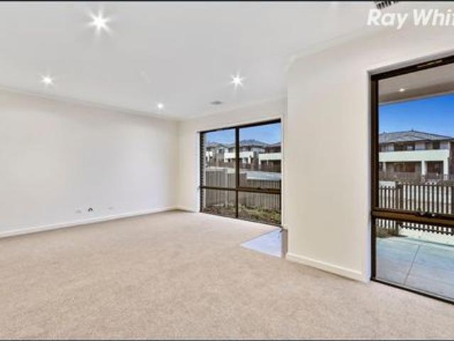 Townhouse for rent in Harcrest, Melbourne