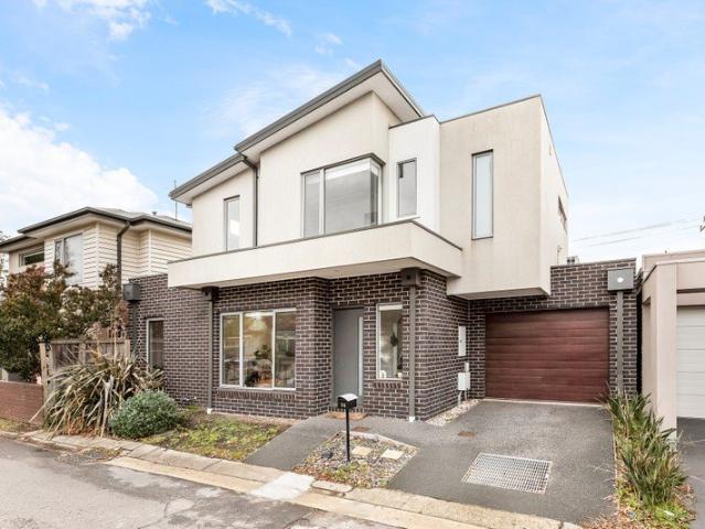 Townhouse for sale in Camerons Creek, Victoria