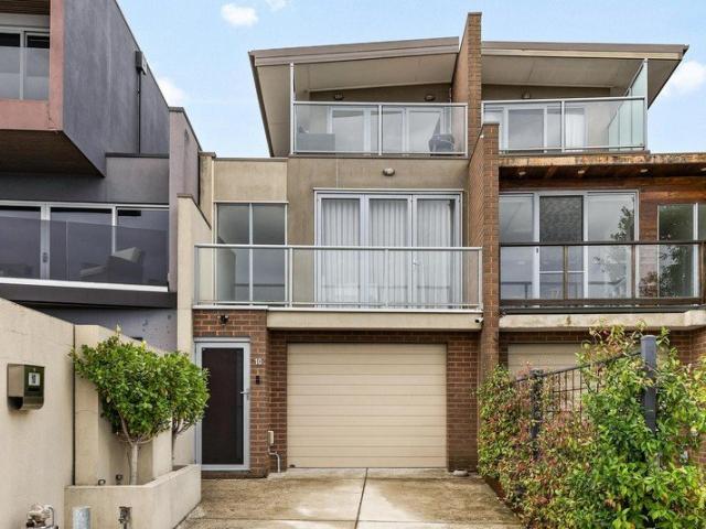 Townhouse for sale in Camerons Creek, Victoria