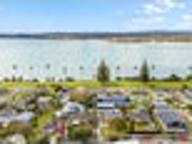 House for sale in Point England, Oroua County