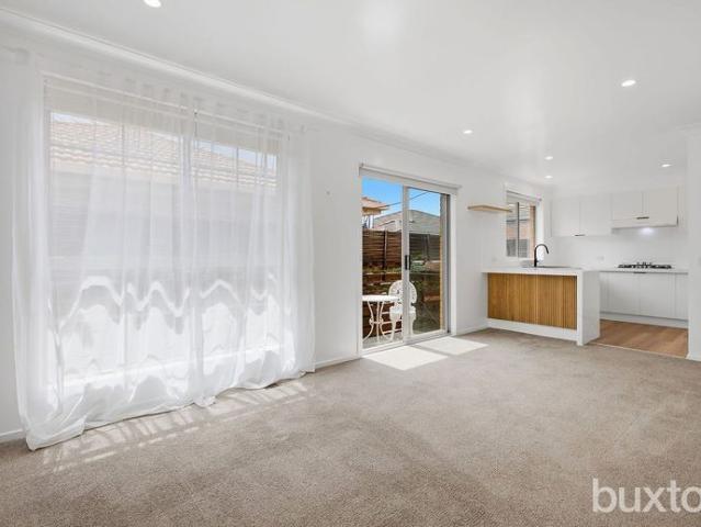 Townhouse for rent in Hampton East, Melbourne