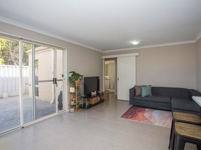 House for sale in Queens Park, Western Australia