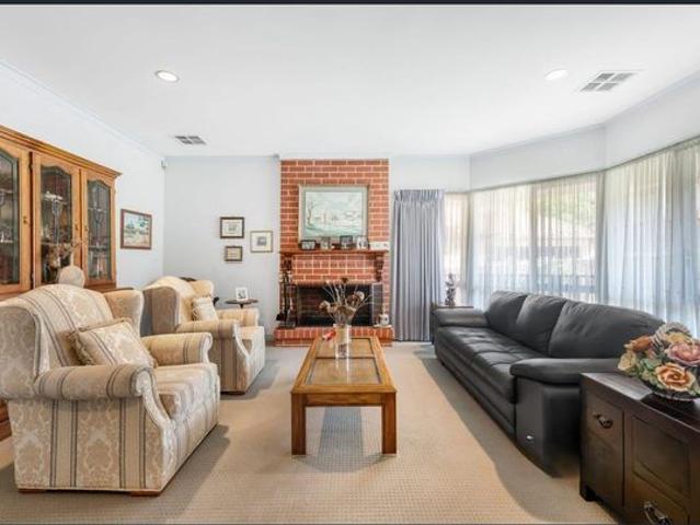Townhouse for rent in Aberfeldie, Melbourne