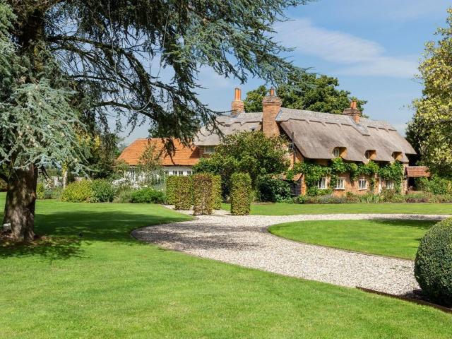 House for rent in Brimpton, West Berkshire