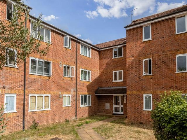 Studio for rent in London Borough of Ealing, Perivale