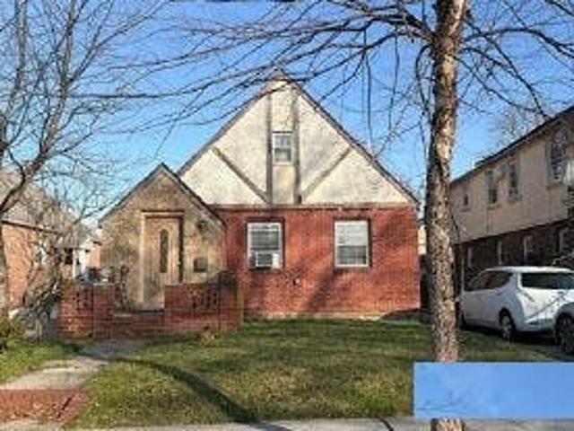House for sale in Queens, Arverne