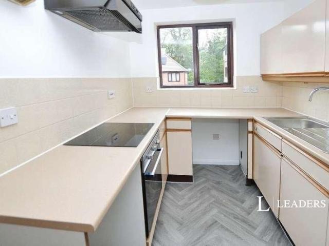 Apartment for rent in Mile End, Fordham Heath