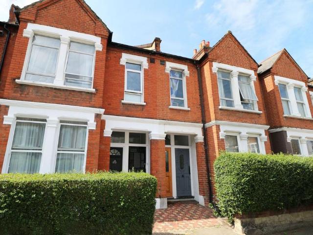 Apartment for rent in London Borough of Merton, Collier's Wood