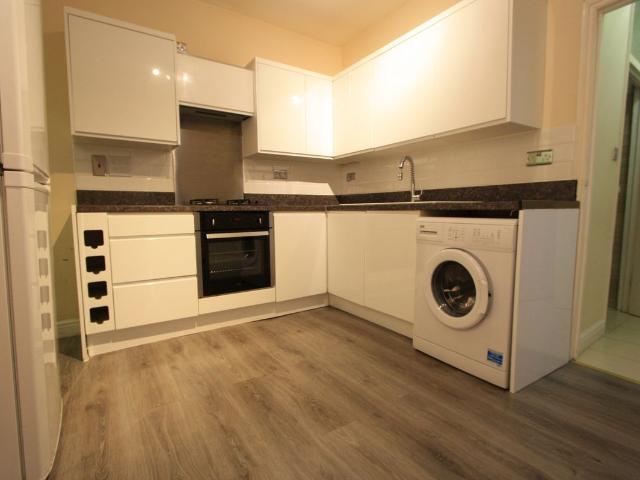 Apartment for rent in London Borough of Merton, Collier's Wood