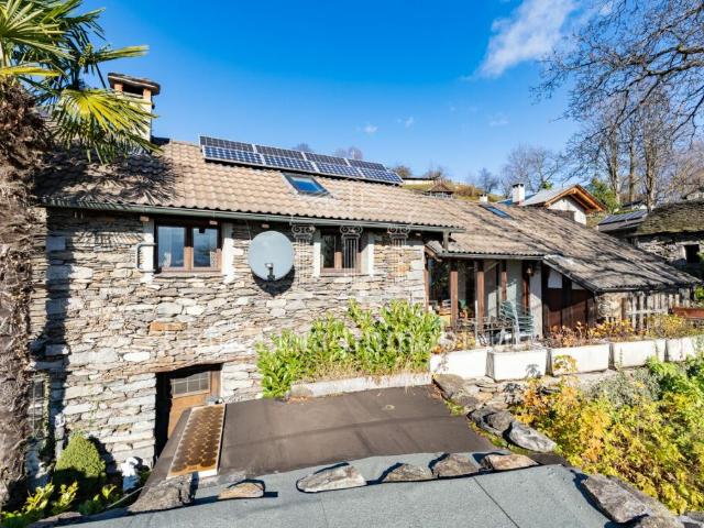 Zweifamilienhaus kaufen in Brissago, Tessin
