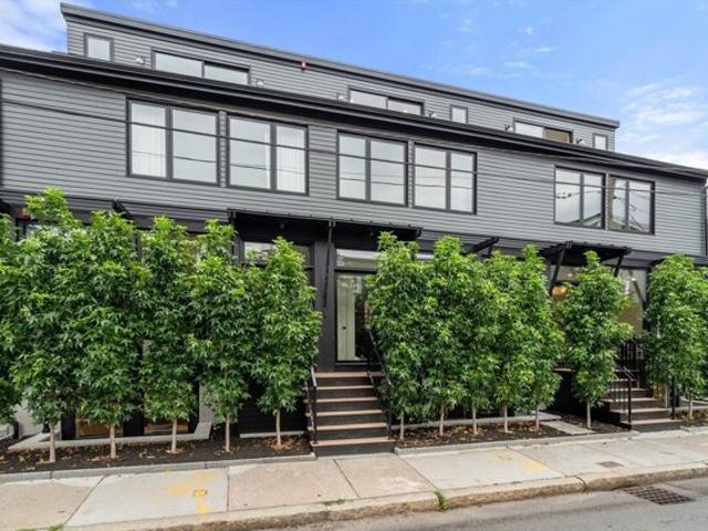 Condo for sale in Cambridge