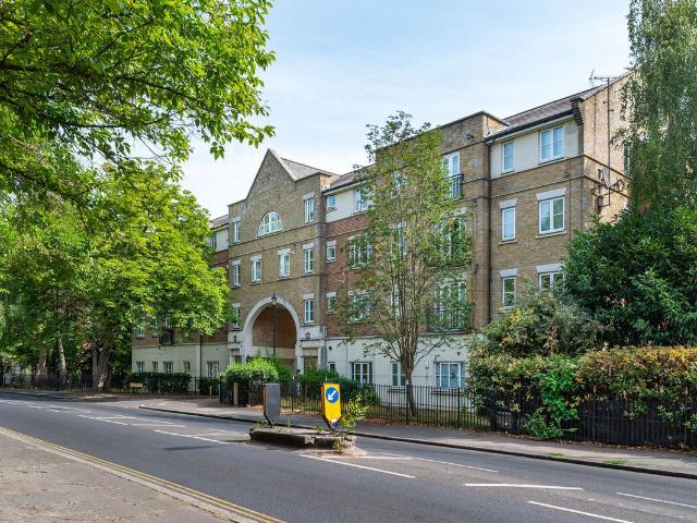 Apartment for rent in Herne Hill, Greater London