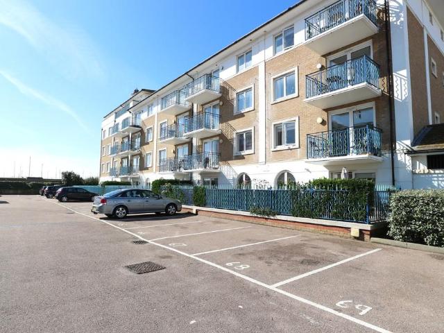 Apartment for rent in Roedean