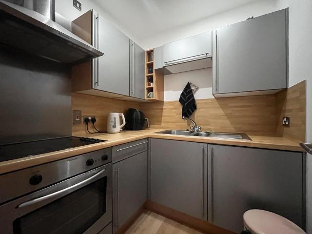 Studio for rent in Holbeck, West Yorkshire