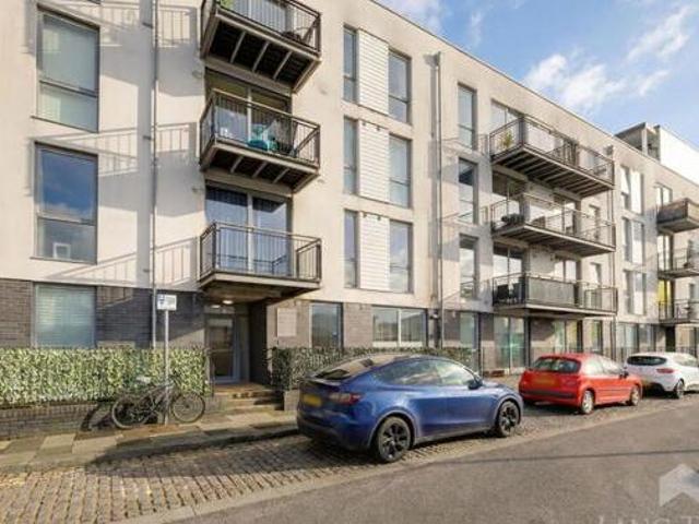 House for sale in Follaton, Strode