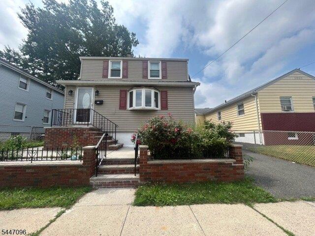 House for sale in Elizabeth, New Jersey
