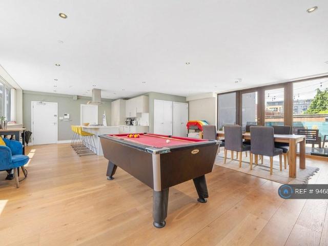 Apartment for rent in Blenheim Gardens Estate, Greater London