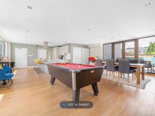 Apartment for rent in Blenheim Gardens Estate, Greater London