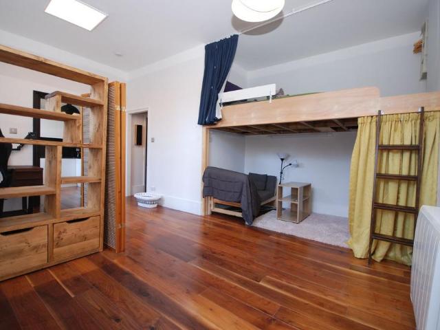 Apartment for rent in Stockwell Park, Greater London
