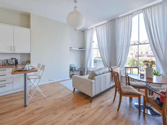 Apartment for rent in Myatt's Fields, Greater London