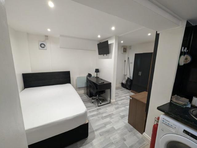 Studio for rent in Stockwell, Greater London