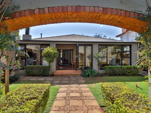 Room for rent in Waterkloof, Gauteng