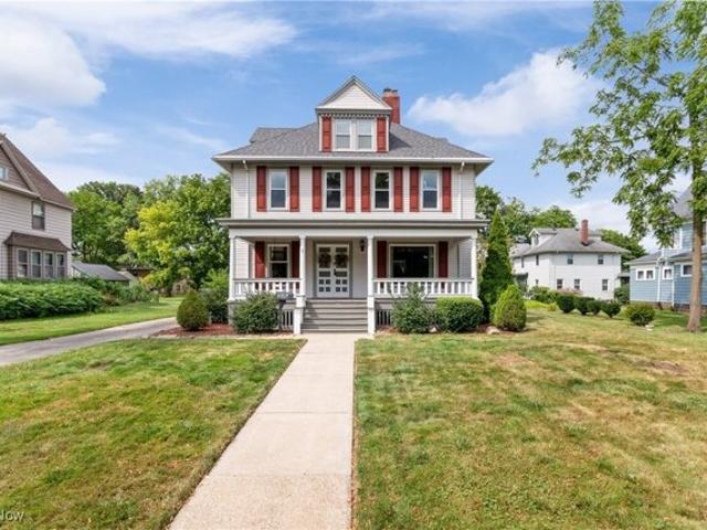 House for sale in Cuyahoga Falls