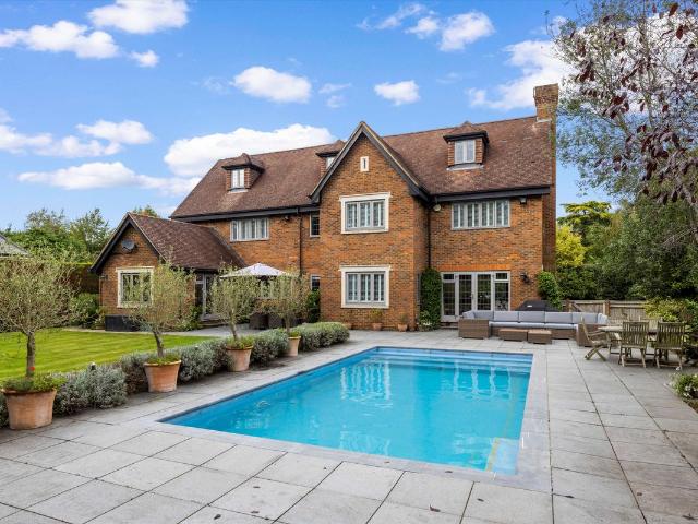 House for rent in Stoke D'Abernon, Blackhills