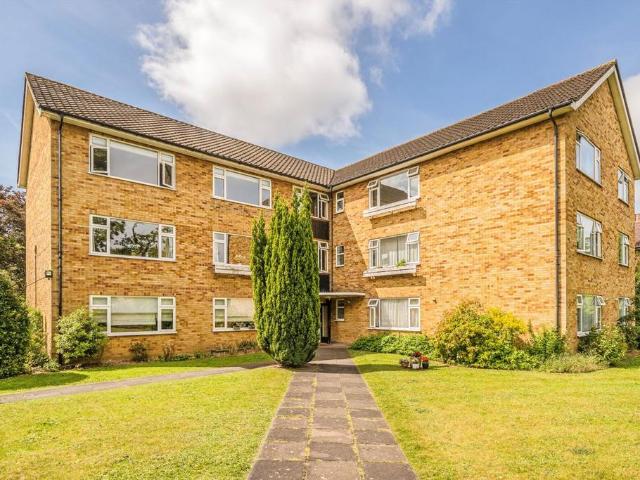 Apartment for rent in Hampton, Greater London