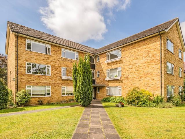 Apartment for rent in Hampton, Greater London