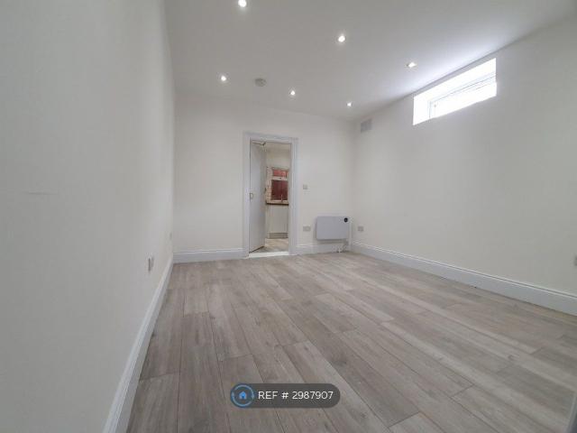 Studio for rent in Tottenham Hale, Greater London