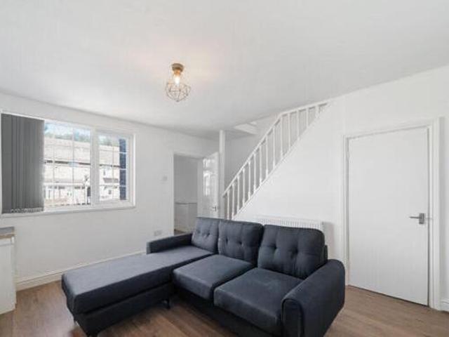 House for rent in Calderstones