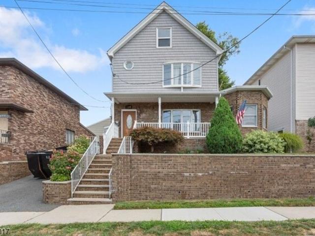 House for sale in Carlstadt