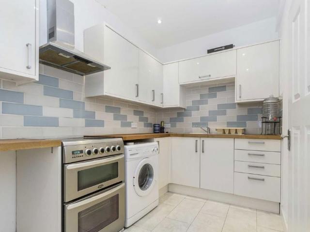 Apartment for rent in Strawberry Hill, Greater London