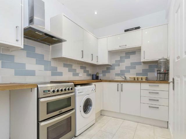 Studio for rent in London Borough of Richmond upon Thames, Greater London