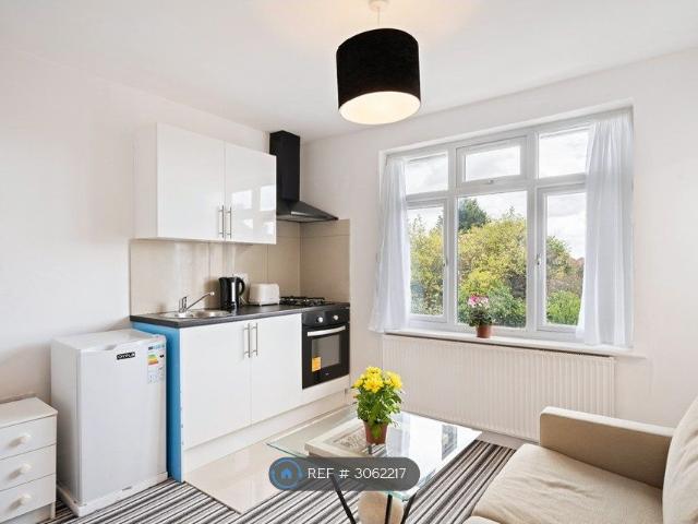 Studio for rent in Vicarage Farm, Greater London