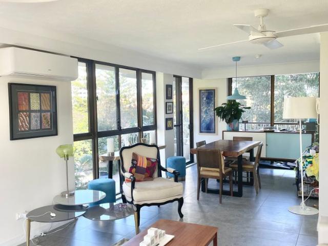 Room for rent in Broadbeach, Gold Coast City