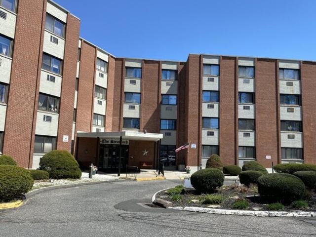 Condo for sale in Stratford