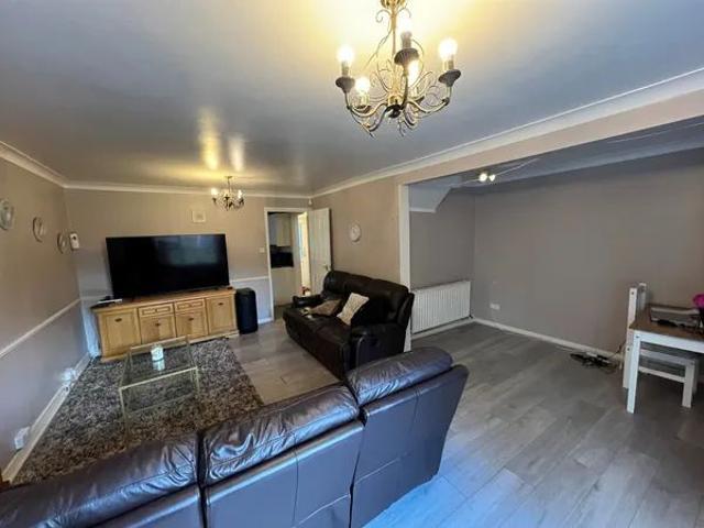 House for rent in Broadfield, Glynde