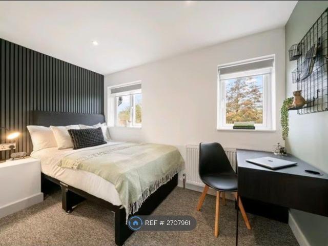 Room for rent in Highfield, Pouchen End